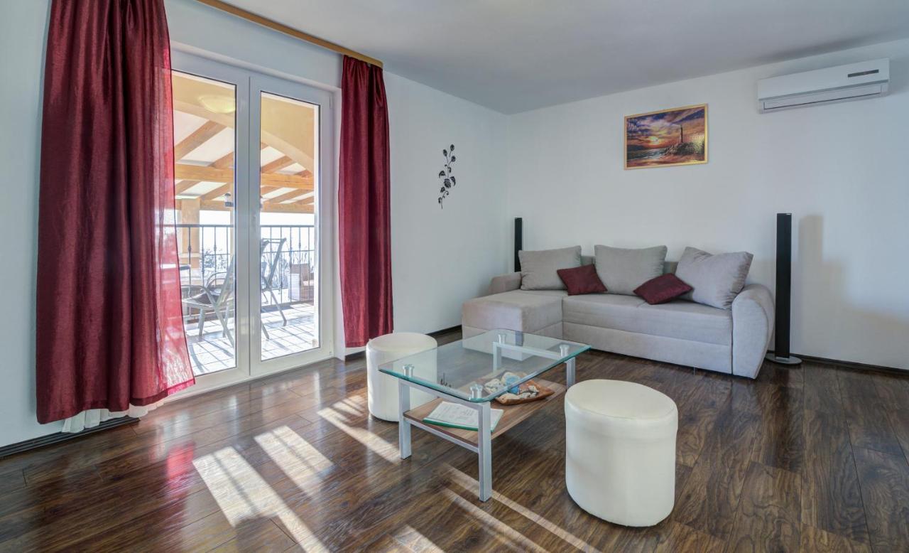 Apartments Lucia Senj 1 מראה חיצוני תמונה