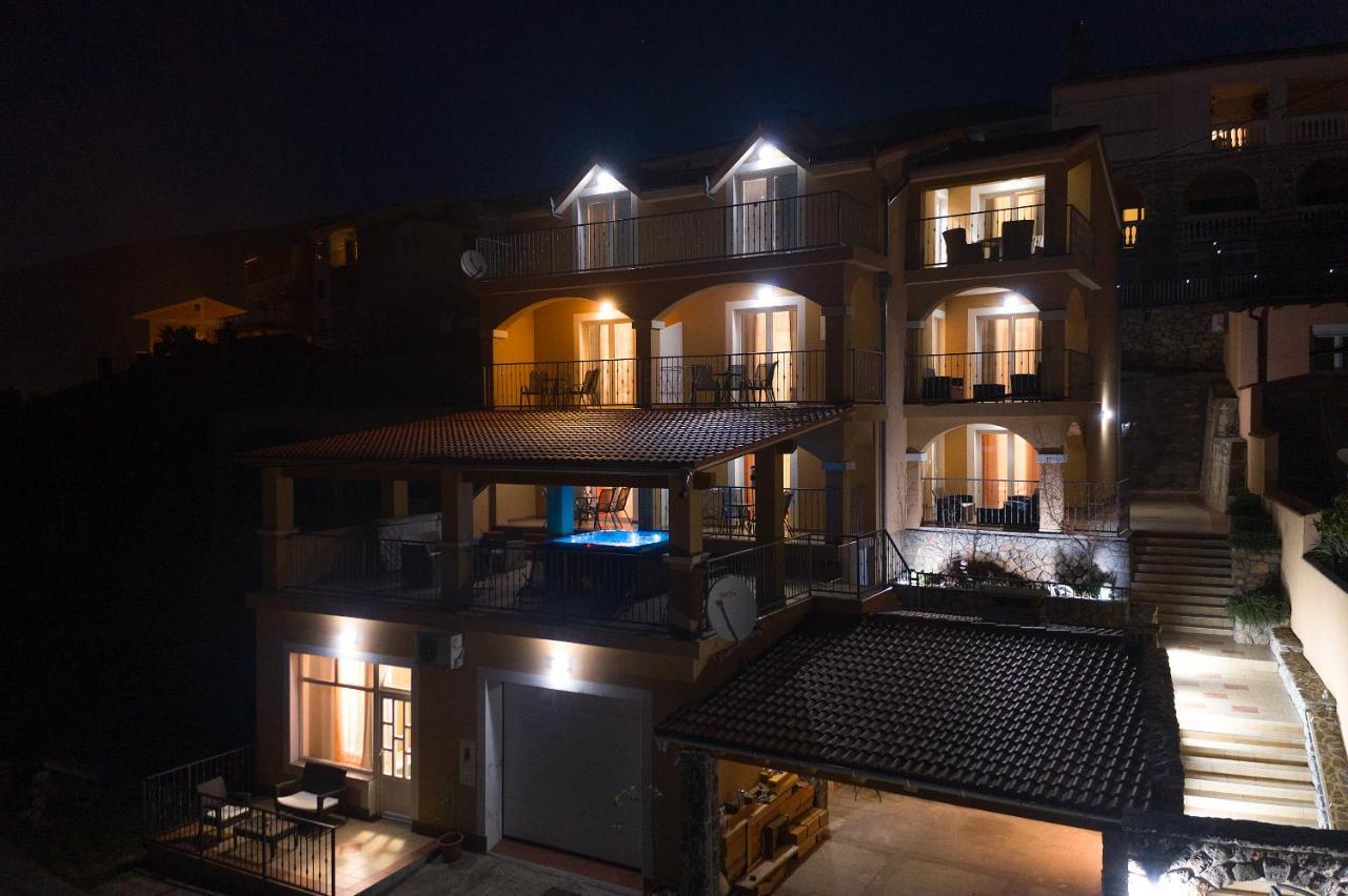 Apartments Lucia Senj 1 מראה חיצוני תמונה